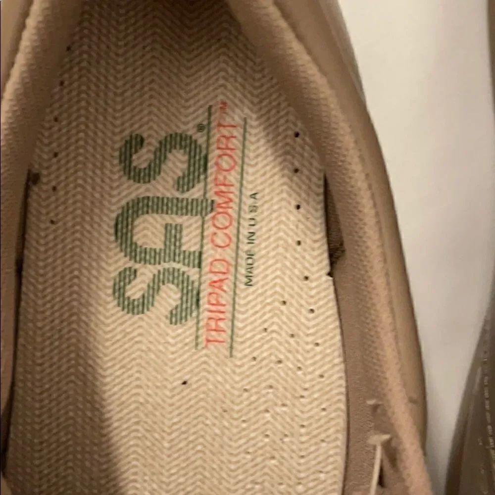 SAS SZ 8.5S COMFORT SHOES.  SIZE IS 8.5 SL… - Picture 4 of 7